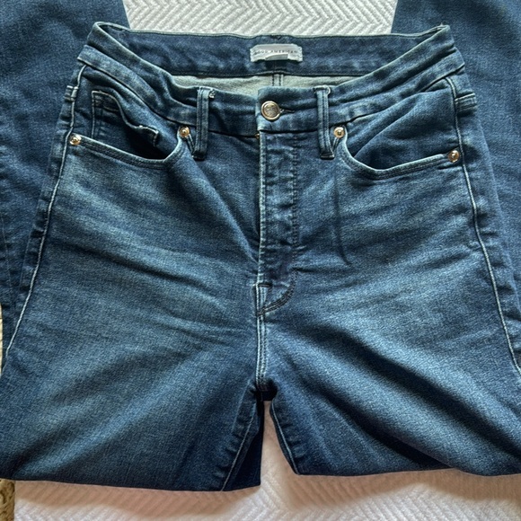 GOOD AMERICAN "GOOD LEGS" W/ RAW CHEWED HEM - Picture 2 of 3